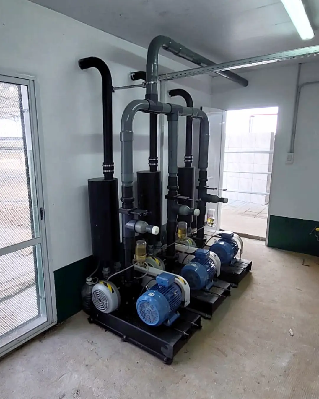 Bombas de vacío RODEG instaladas en la sala de máquinas