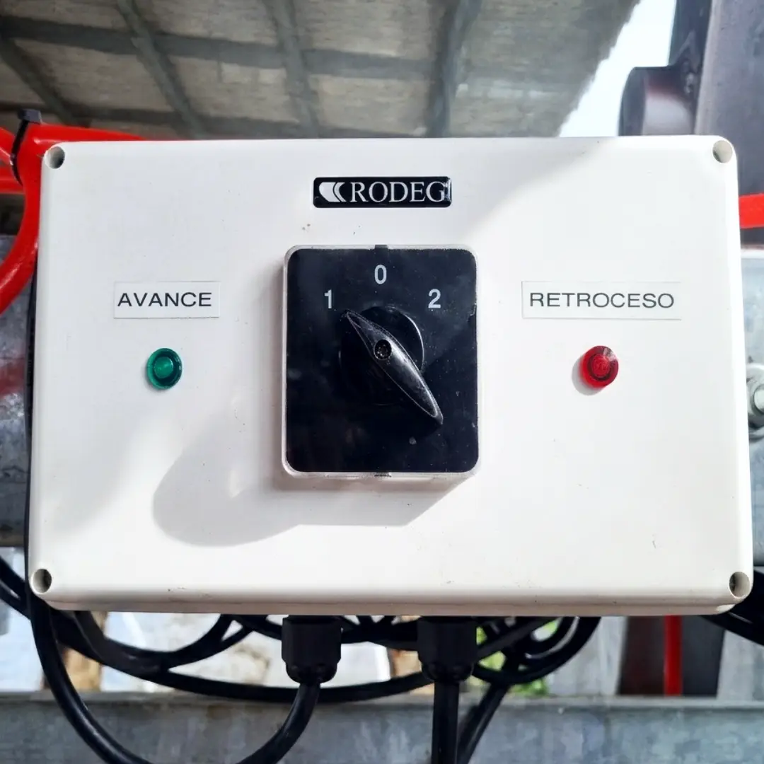 Botonera de avance y retroceso de la tranquera RODEG
