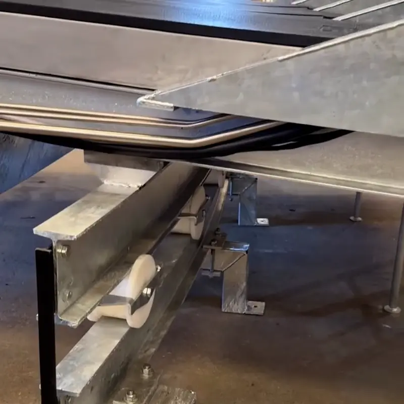 Detalle de la plataforma galvanizada de la sala rotativa