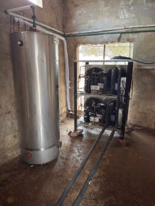 Instalamos Enfriador de Leche tipo Cuba de 8000 LTS - 2 x 4 HP con recuperador de calor de 300 LTS. 4 ▷ Instalamos Enfriador de Leche tipo Cuba de 8000 LTS - 2 x 4 HP con recuperador de calor de 300 LTS. 4 | RODEG ®